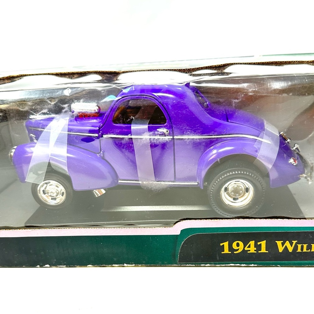 Road Signature Die Cast Metal Deluxe Collection 1941 Willys.